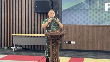 DPR Sentil KSAD Dudung yang Tidak Hadiri Rapat Soal Papua