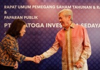 Presiden Komisaris PT Saratoga Investama Sedaya Tbk. (SRTG) Edwin Soeryadjaya (kanan)./ Bisnis - Nurul Hidayat