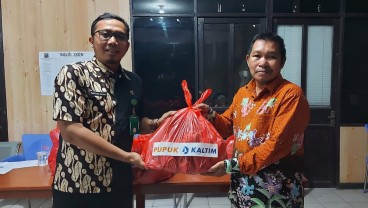 Peduli Korban Banjir, Pupuk Kaltim Salurkan 1.000 Paket Makanan
