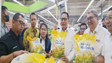 Buwas Pastikan Beras Bulog Tersedia di Ritel Modern dengan Harga Terjangkau