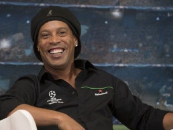 Ikuti Jejak Sang Ayah, Putra Ronaldinho Bergabung ke Barcelona