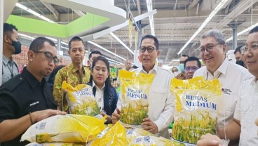 Beras Bulog Dijual Rp9.450 per Kg di Ritel Modern, Buwas: Pengusaha Tak Ambil Untung