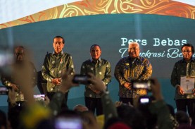 Jokowi Minta Johnny G Plate dan Dewan Pers Kebut Draf…