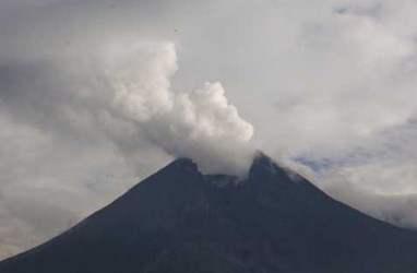 Gunung Merapi Semburkan Awan Panas, Hujan Abu Melanda Boyolali