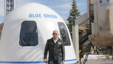 Perusahaan Antariksa Jeff Bezos Resmi di Kontrak NASA untuk Ekspedisi Mars