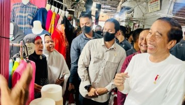 Blusukan di Aceh, Jokowi Bagikan Sepeda hingga Cek Harga Bahan Pokok