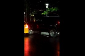 Viral Pengemudi Fortuner Hancurkan Mobil dengan Brutal…