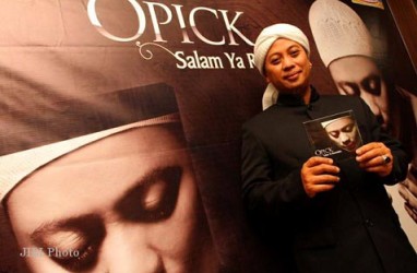 Tombo Ati Opick Bergema di Festival Pasar Musik, Penonton Tertegun Ingat Dosa