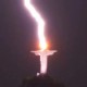 Patung Yesus di Rio de Janeiro Tersambar Petir, Keluarkan Cahaya dan Pecah