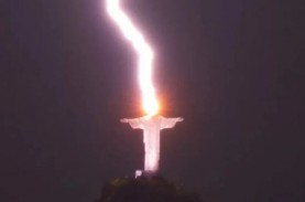 Patung Yesus di Rio de Janeiro Tersambar Petir, Keluarkan…