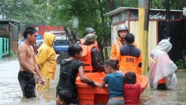 Sulsel Kerahkan 10 Perahu Evakuasi Korban Banjir Makassar