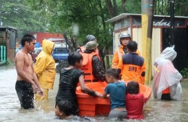 Sulsel Kerahkan 10 Perahu Evakuasi Korban Banjir Makassar