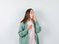 Penyebab dan Cara Menghilangkan Bau Mulut dengan Bahan Alami