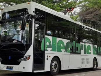 Moeldoko Resmikan Penggunaan Bus Listrik di Kawasan Industri Cilegon