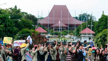 Selling Dignity, Dosen UGM Tolak Pemberian Gelar Profesor Kehormatan ke Pejabat