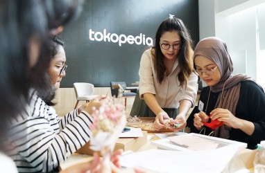 Harumnya Cuan Bisnis Rangkai Bunga 'Lunnete Flower and Gift'