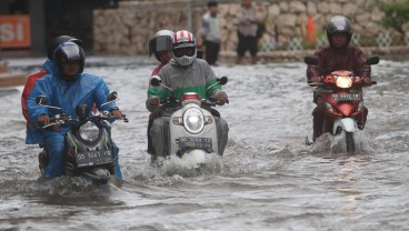 Penanganan Dampak Banjir Makassar, BNPB Bantu Rp350 Juta