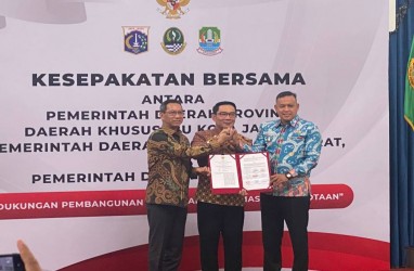 Momen Lucu Ridwan Kamil Salah Sebut 'Saya Gubernur DKI' di Depan Heru Budi