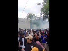 Ricuh Suporter di Derby Jateng PSIS vs Persis, Ada Gas Air Mata Ditembakkan