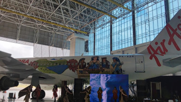 AirAsia Bikin Livery Pesawat Corak Danau Toba dan Penenun Ulos