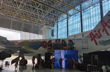 AirAsia Bikin Livery Pesawat Corak Danau Toba dan Penenun Ulos