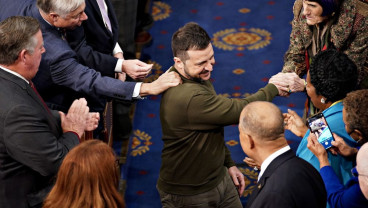 Zelensky Bujuk Barat Percepat Pengiriman Senjata ke Ukraina