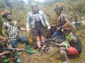 Foto dan Kondisi Pilot Susi Air Phillip Mehrtens yang Disandera KKB Papua