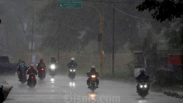 Cuaca Jakarta 20 Februari, Hujan Disertai Kilat dan Angin Kencang