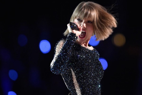 Taylor Swift tampil di ajang Grammy Awards 2016. /Bloomberg-Kevork Djansezian