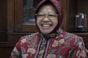 Kerap Dilakukan, Ini Sederet Aksi Sujud Mensos Risma di Depan Publik