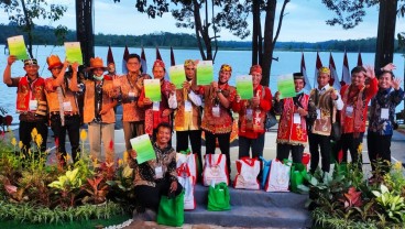Tingkatkan Optimalisasi Perhutanan Sosial, PKT Salurkan Bantuan Pupuk 11 Ton