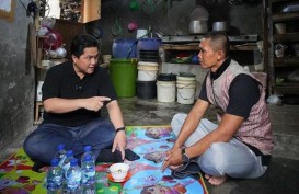 Momen Erick Thohir Kunjungi Rohani, Wasit Liga 2 Penjual Kembang Tahu