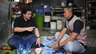 Momen Erick Thohir Kunjungi Rohani, Wasit Liga 2 Penjual Kembang Tahu