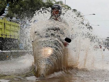 Banjir Jakarta: Ketinggian Air di Kawasan Kebon Pala Mencapai 1,75 meter