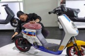 Tantangan Indonesia Menggenjot Sepeda Motor Listrik