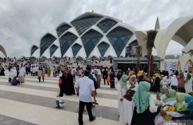 Bikin Masjid Al Jabbar Semrawut, 500 PKL Ditertibkan