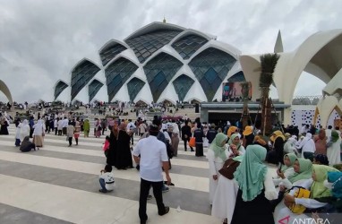 Bikin Masjid Al Jabbar Semrawut, 500 PKL Ditertibkan