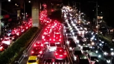 Sebagian Jalan di Jakarta Terpantau Padat Malam Ini, Mobil-Motor Tak Bergerak