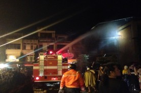 52 Unit Pemadam Kebakaran Diturunkan di Lokasi Kebakaran…