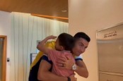Pelukan Hangat Cristiano Ronaldo untuk Bocah 10 Tahun Korban Gempa Suriah