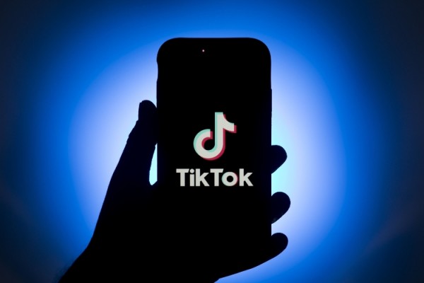 Logo aplikasi media sosial TikTok yang dikelola oleh ByteDance./Bloomberg-Brent Lewin