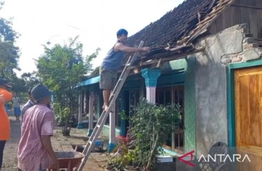 Angin Puting Beliung Rusak 257 Rumah di Madiun