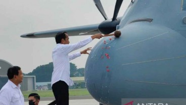 Puja Puji Prabowo untuk Jokowi saat Resmikan Pesawat Hercules C-130J