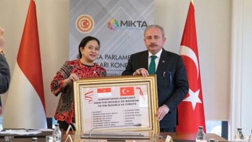 Puan Maharani Serahkan Bantuan Kemanusiaan untuk Korban Gempa Turki
