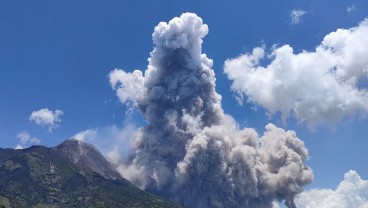 Gunung Merapi Semburkan Awan Panas, Warga Diminta Waspada!