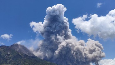 Gunung Merapi Muntahkan Awan Panas, Potensi Bahaya 7 Kilometer