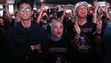 Gaya Jokowi dan Ganjar Pranowo Nonton Konser Band Rock Deep Purple