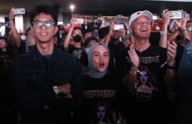 Gaya Jokowi dan Ganjar Pranowo Nonton Konser Band Rock Deep Purple