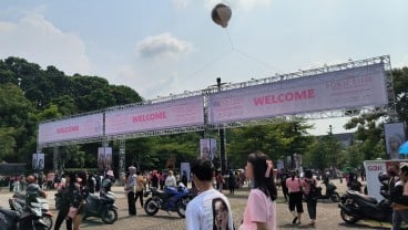 So Sweet! Ada Suami Siap Jaga Istri Nonton Konser BLACKPINK