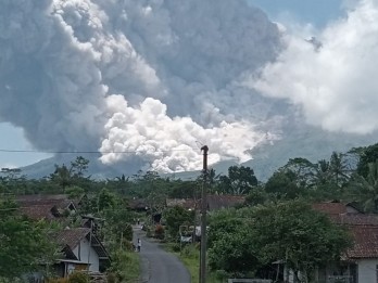 Gunung Merapi Erupsi, Badan Geologi Catat 21 Kali Awan Panas Guguran Siang Ini